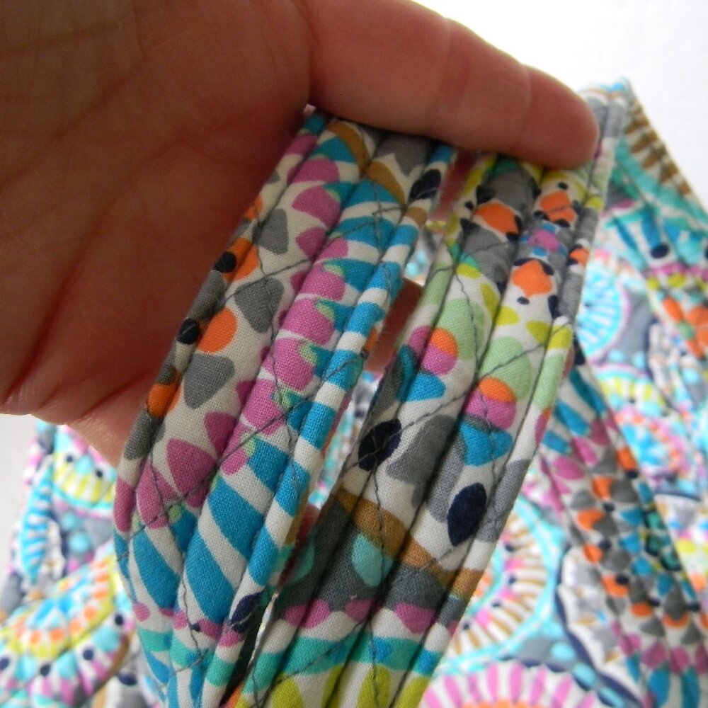 EUC VERA BRADLEY SUNNY MEDALLION LARGE TOTE BAG TRAVEL - Picture 6 of 8